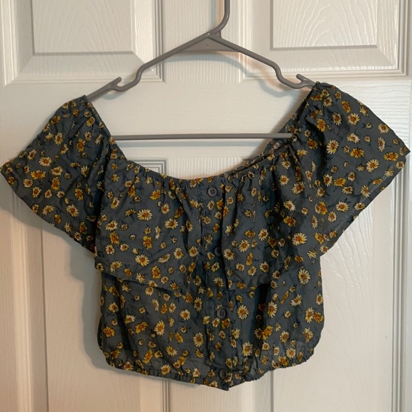 FAVLUX Tops - 💐 3/ $15 Never worn Favlux Fashon Floral Crop Top
